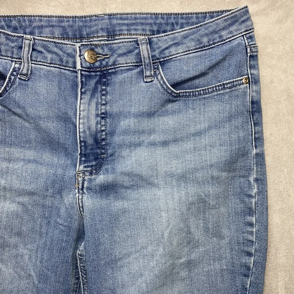 Lee Denim Jeans 32x29 Light Blue Wash Classic‎ Fit Five Pocket Distressed Casual